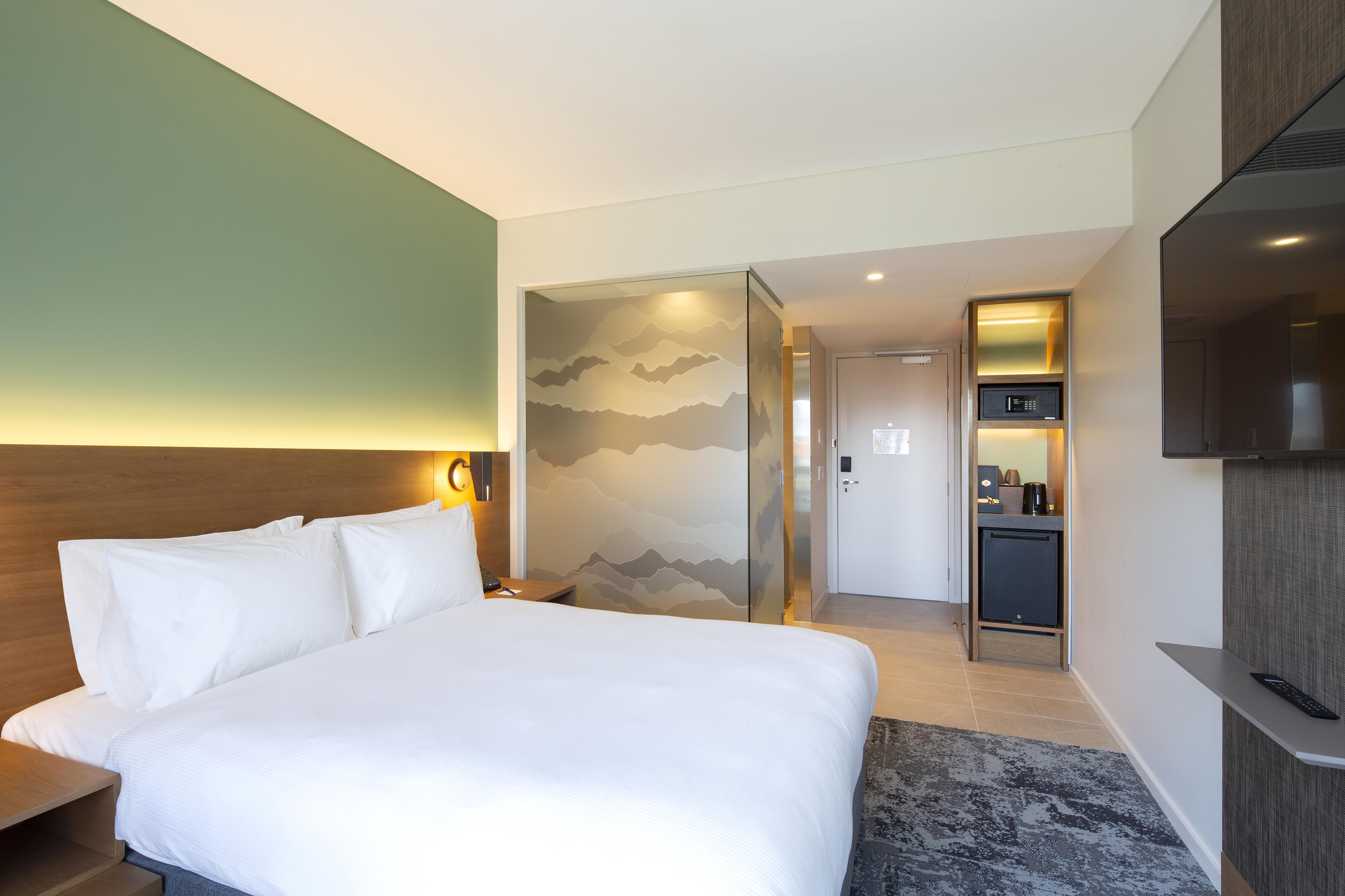 Holiday Inn Express & Suites Queenstown, An Ihg Hotel Exterior photo