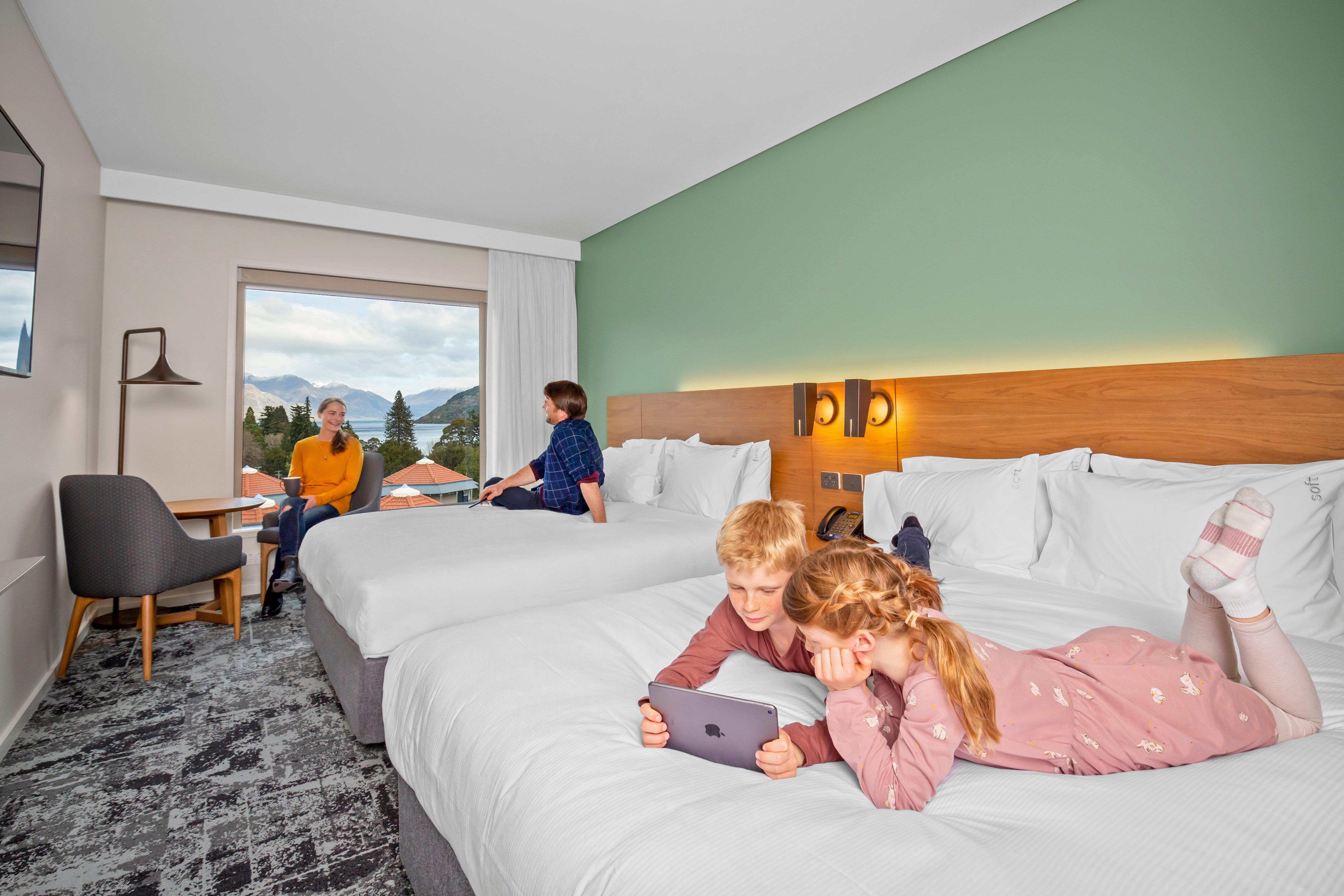Holiday Inn Express & Suites Queenstown, An Ihg Hotel Exterior photo